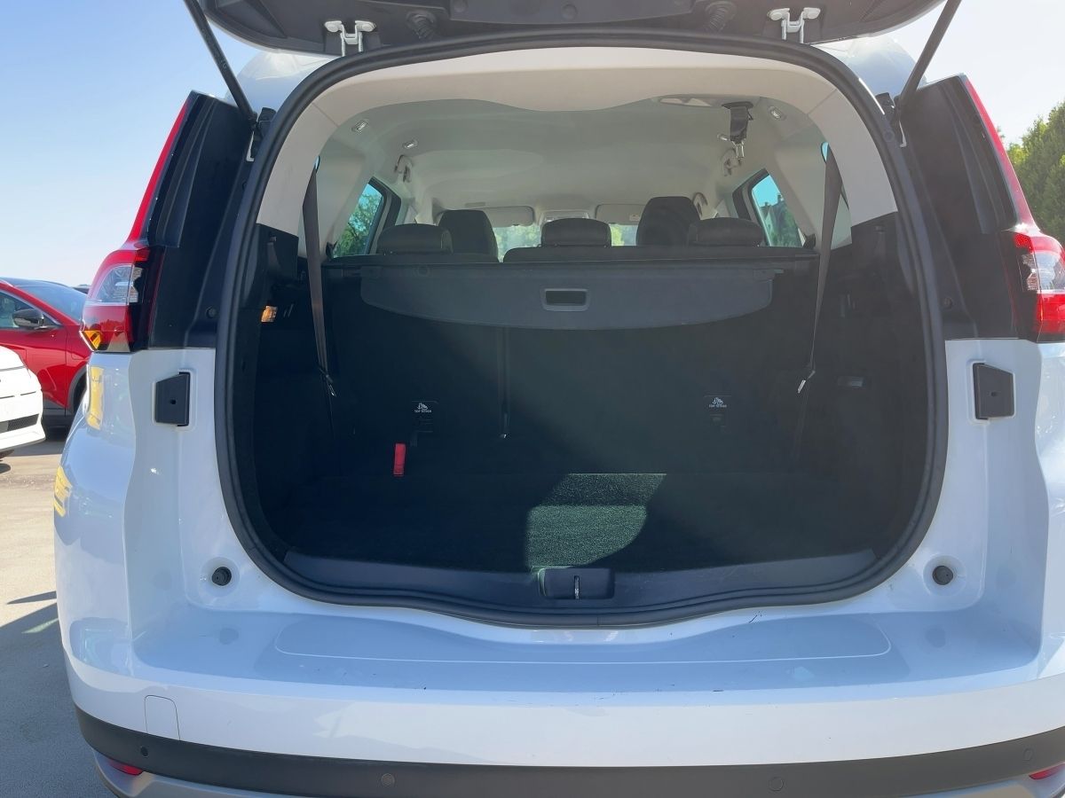 Fahrzeugabbildung Renault Grand Scenic Business Ed. TCe 140 GPF 7-Sitzer