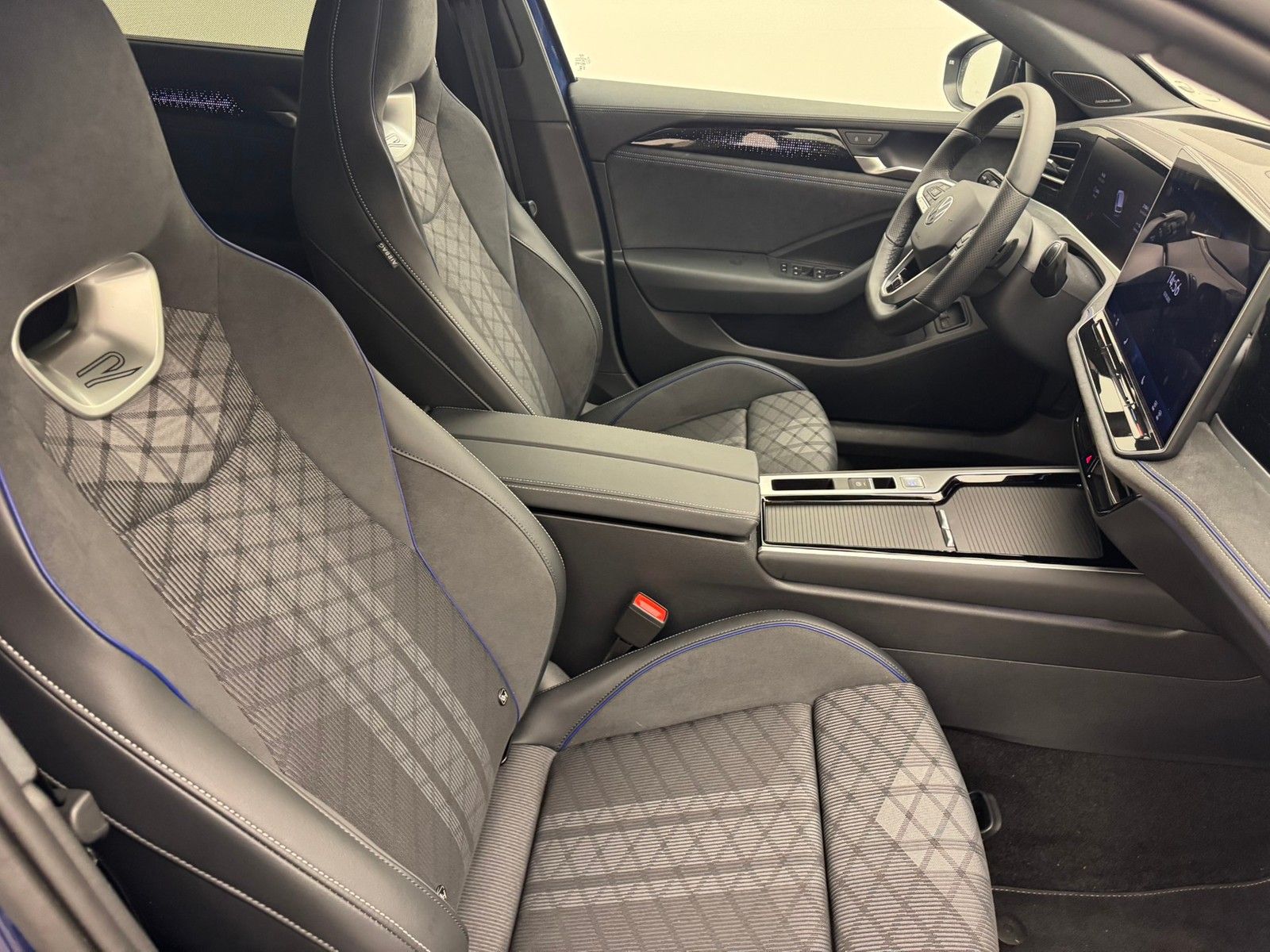 Volkswagen Passat Variant PA 1.5 eHybrid DSG RLineBlackPano foto 3
