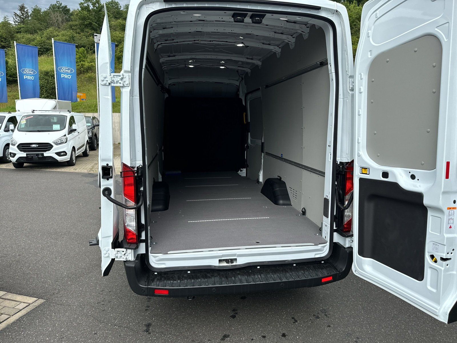 Fahrzeugabbildung Ford Transit 350 L4 Trend