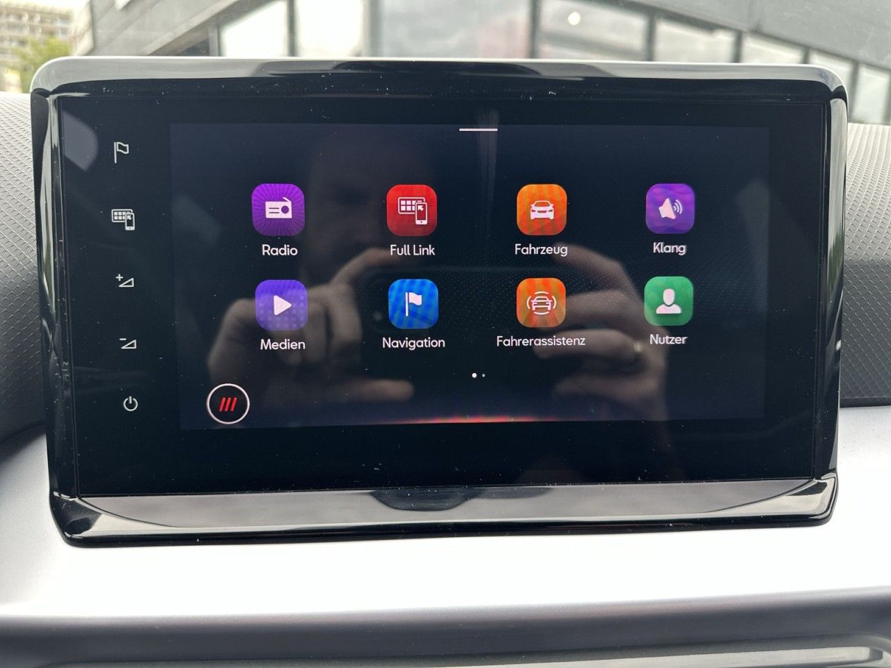 Fahrzeugabbildung SEAT Arona FR 1.5TSI 150PS DSG-AHK*Kessy*18Zoll - mit KI generiert/bearbeitet