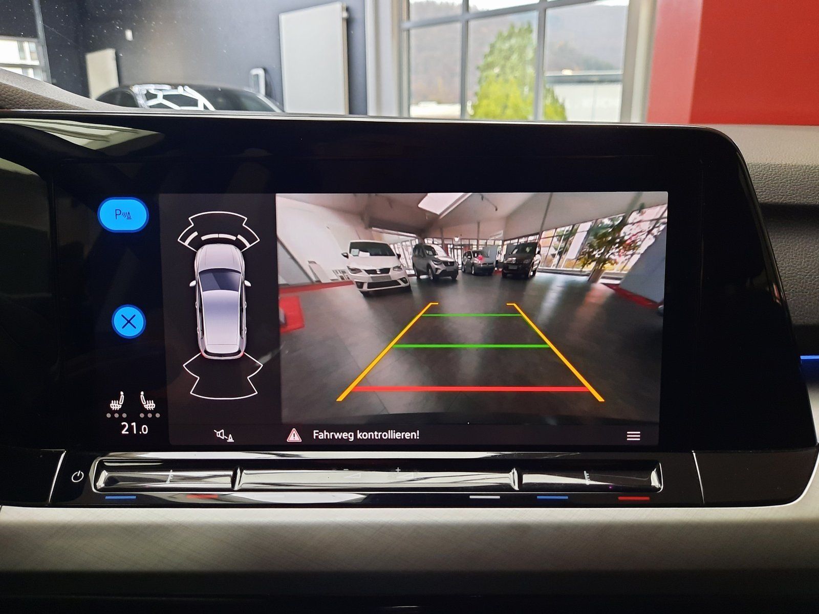 Fahrzeugabbildung Volkswagen Golf Life TDI *Navi*Cam*PDC*Sitzhzg*LED*ACC*APP*