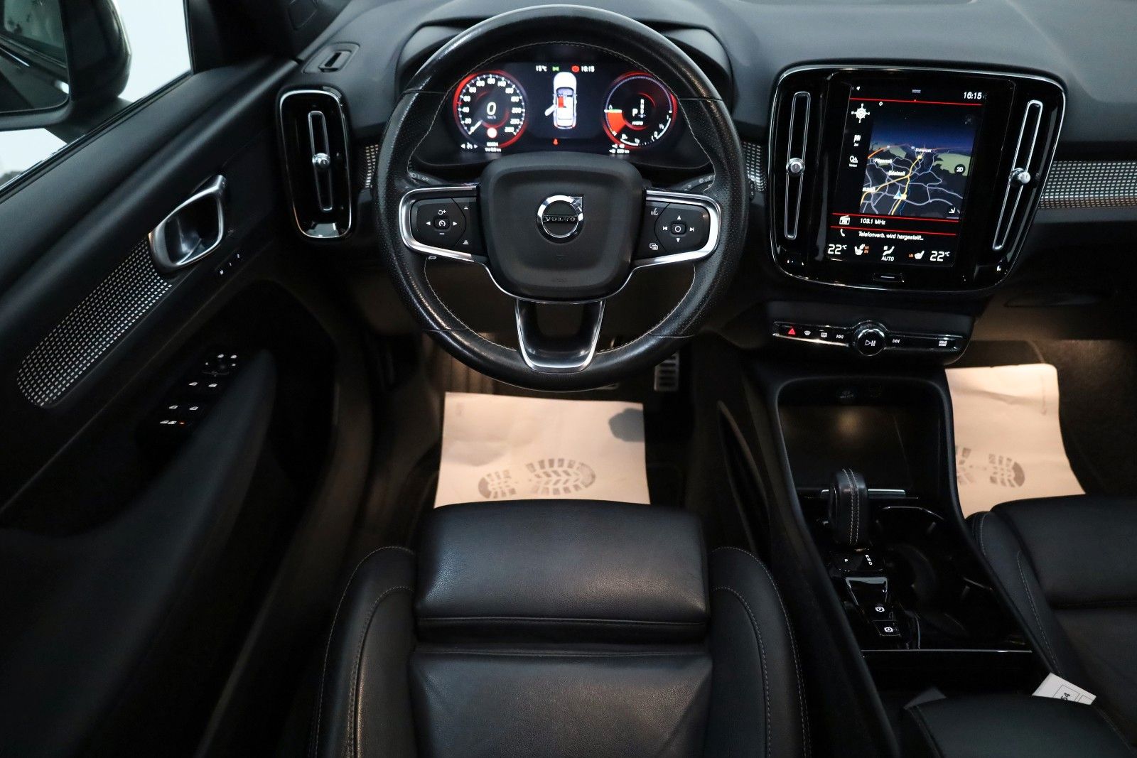 Fahrzeugabbildung Volvo XC40 T5 R Design Recharge Leder,Navi,LED,Kamera