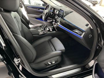 Fahrzeugabbildung BMW 520d Sport Line Kamera Memory Alarm LiveCockpit