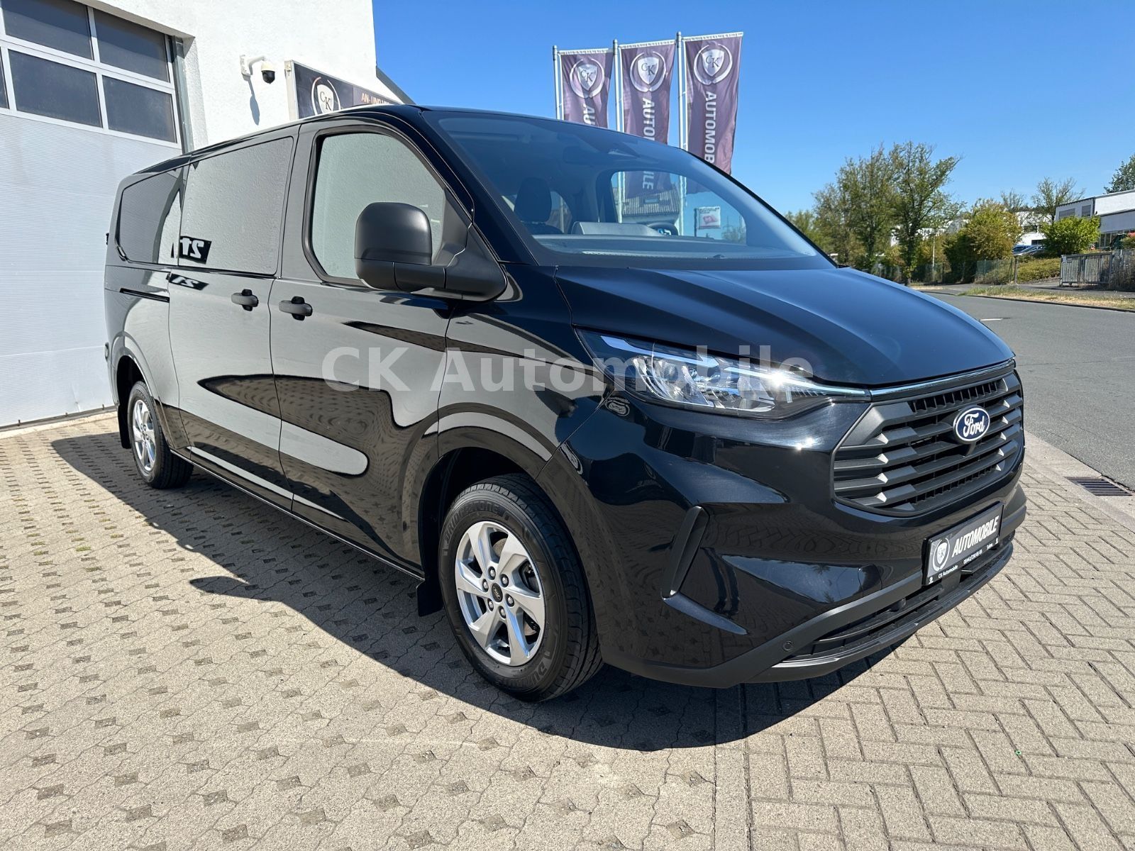 Fahrzeugabbildung Ford Transit Custom Kombi 320 L2 AWD Trend/9 Sitze