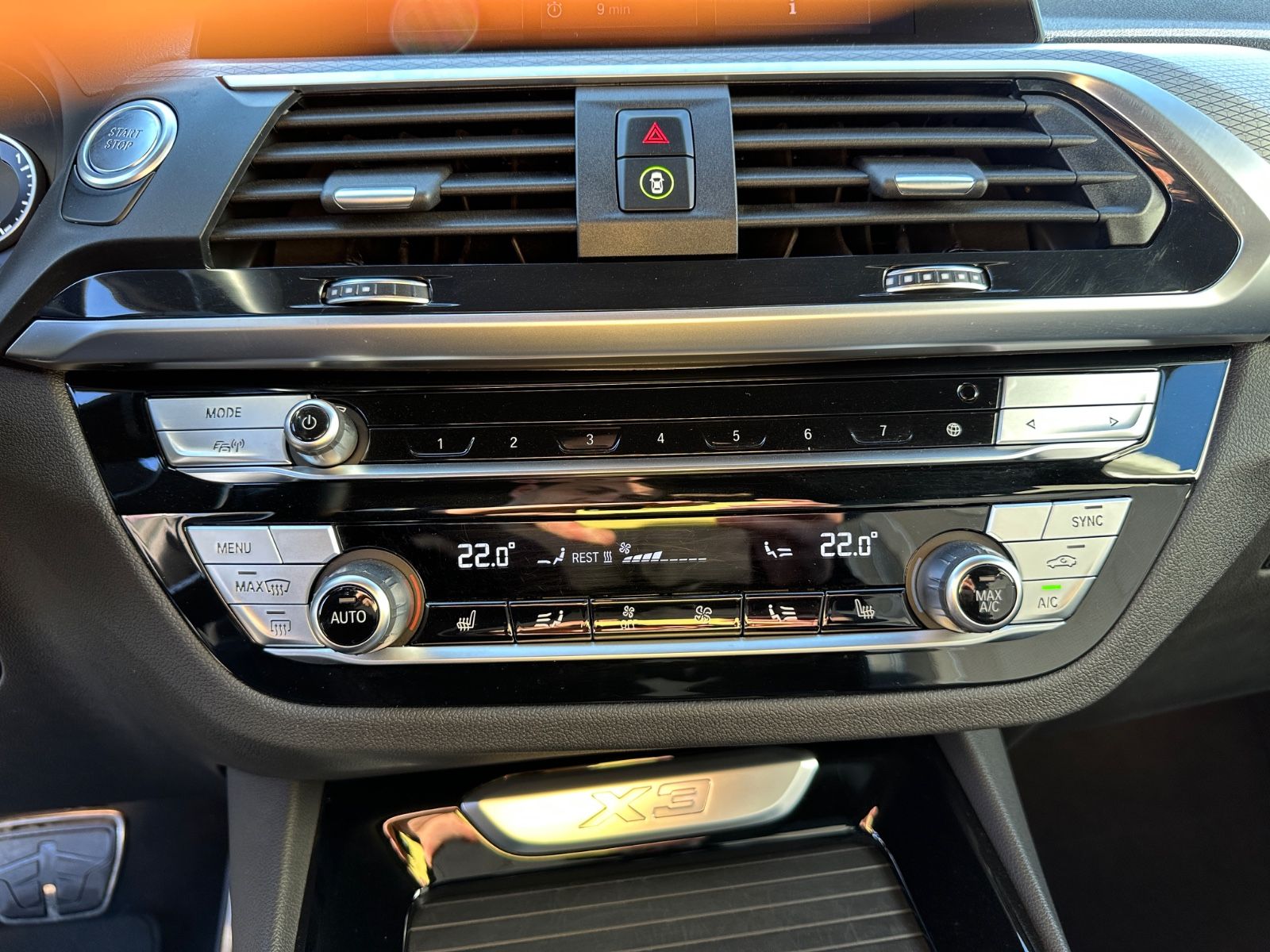 Fahrzeugabbildung BMW X3 xDrive30e M-Sport/Navi/Head-Up/LED/AHK