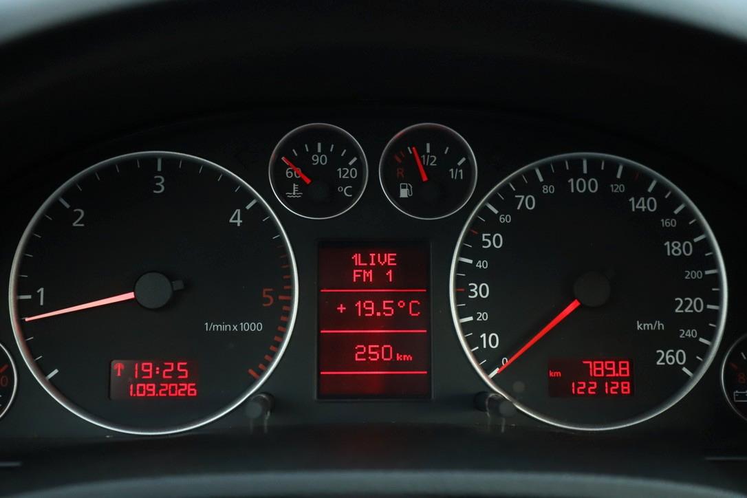 Audi A6 ALLROAD 2004 — photo 18