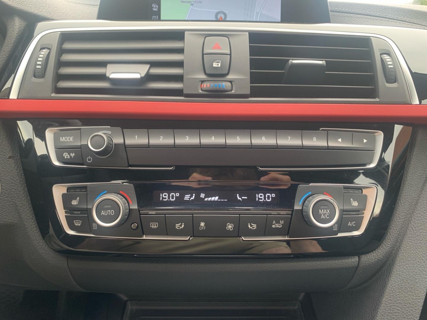 BMW 318 i Touring Sport Line *LED*AHK*HiFi*PDC*SHZ*