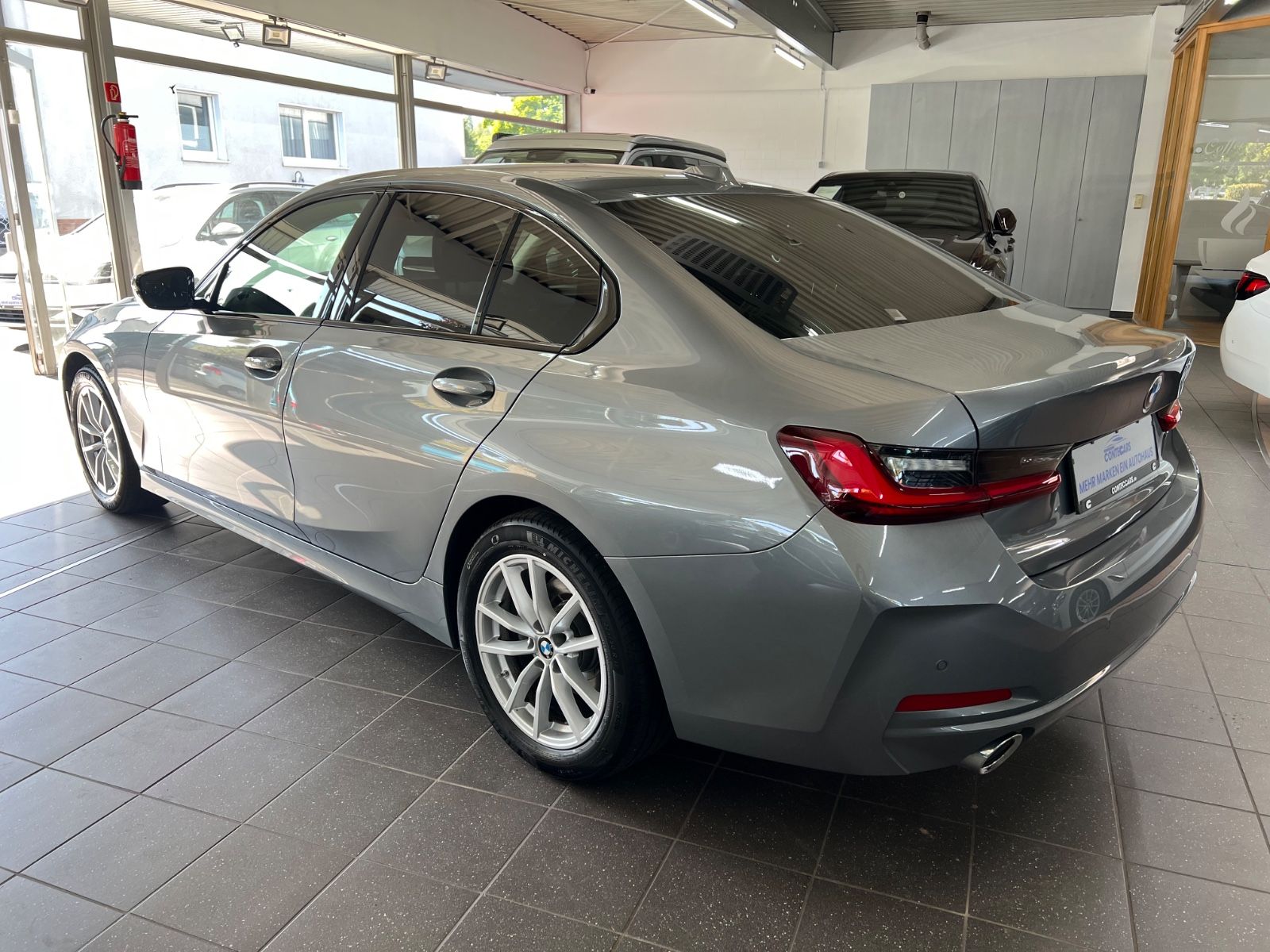 BMW 320d Lim. x Drive AHK+Driving Assist foto 8