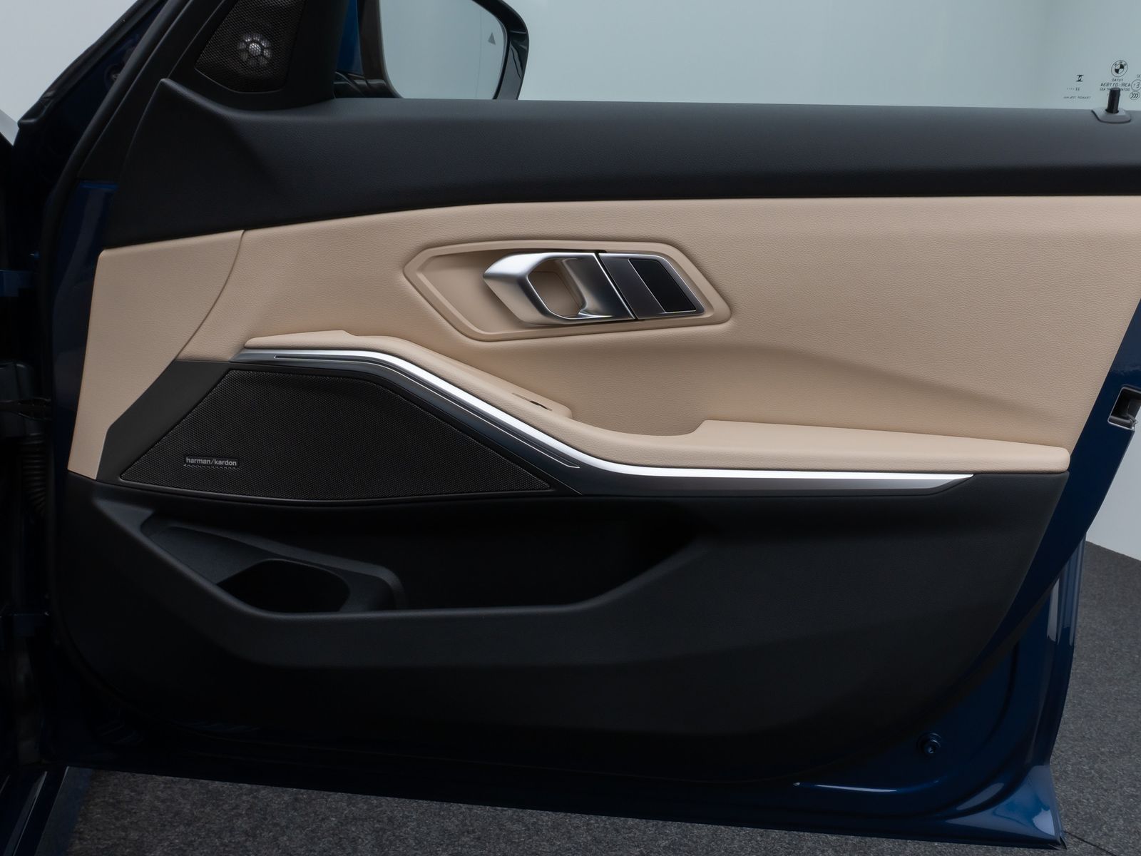 Fahrzeugabbildung BMW 320i Kamera HUD DAB H/K ACC Komfort Alarm Sport