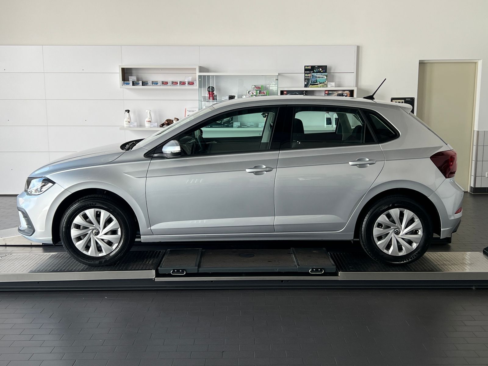 Fahrzeugabbildung Volkswagen Polo Life 1.0 *LED, Climatronic, Sitzhzg., AppCo