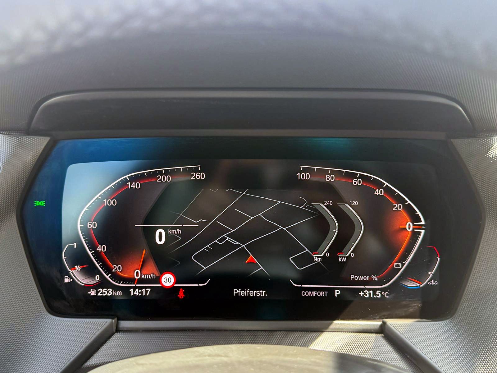 Fahrzeugabbildung BMW 118i Steptr. M-Sport LED PANO KAM SHZ CarPlay BT