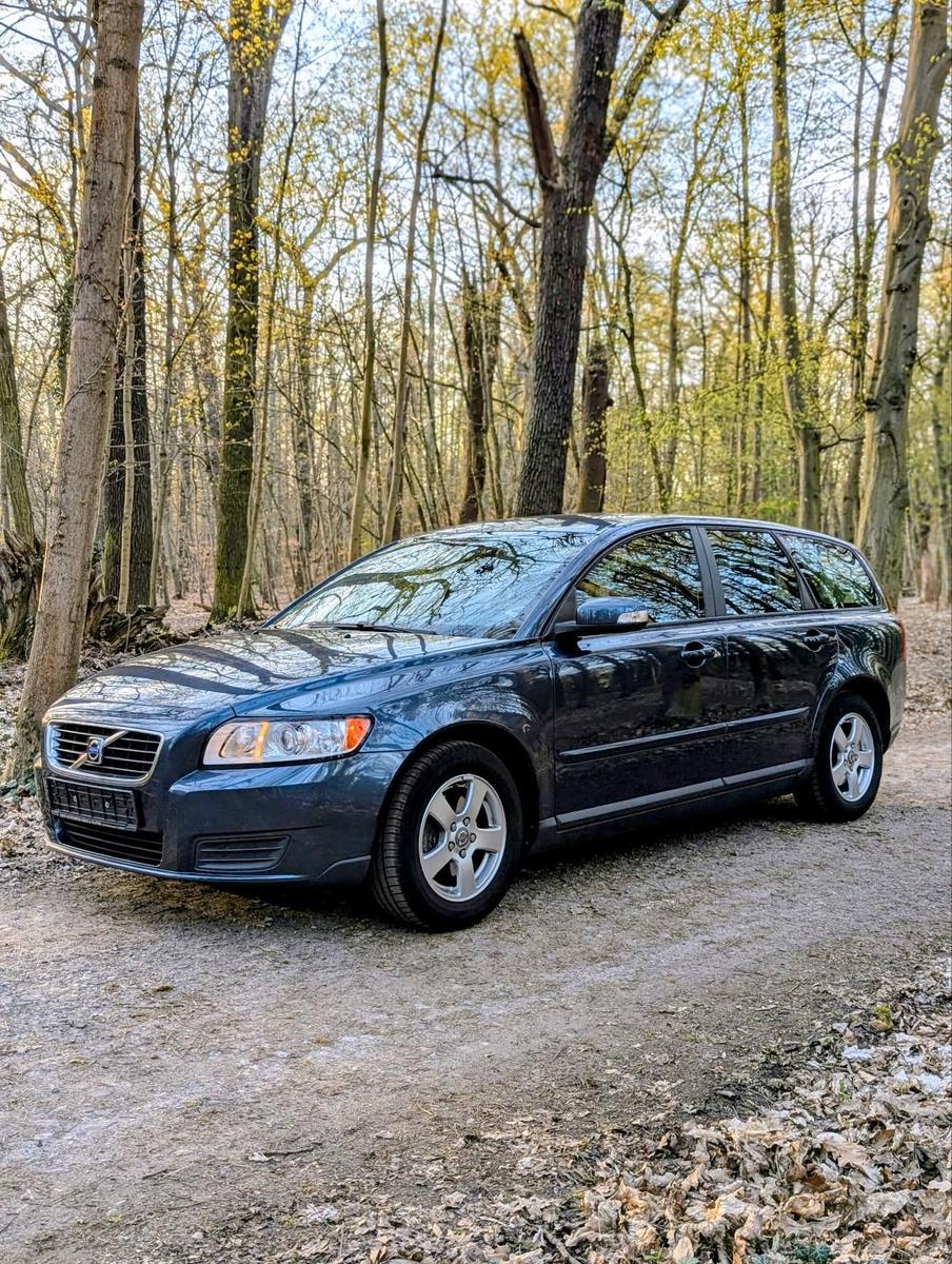 Volvo V50 2009 — interior