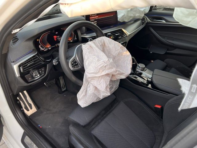 Fahrzeugabbildung BMW 530 i M Sport/HUD/14.500km/GSD/1.Hd/Laser/
