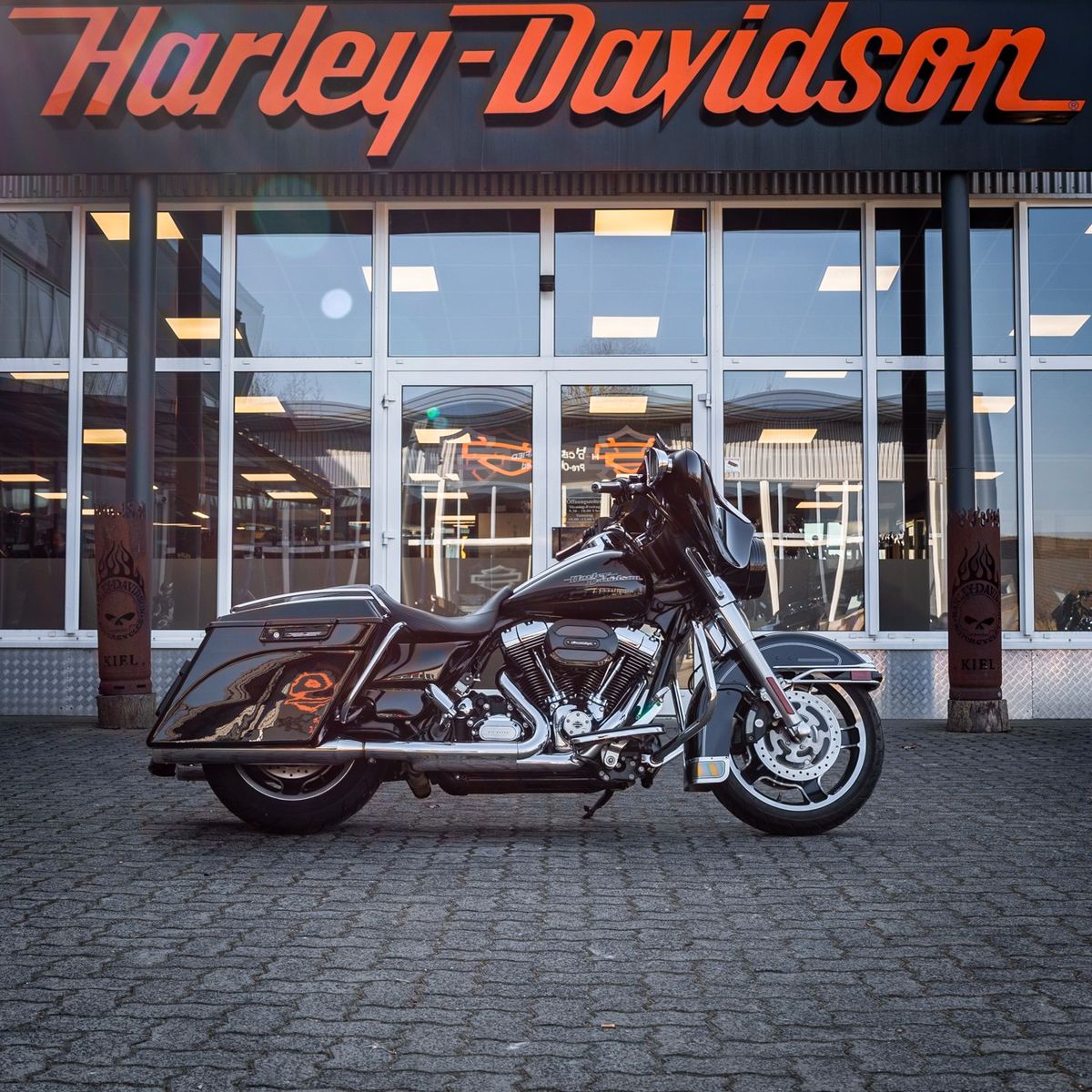 Fahrzeugabbildung Harley-Davidson FLHX Street Glide 103 cui - KERN-AUSPUFF