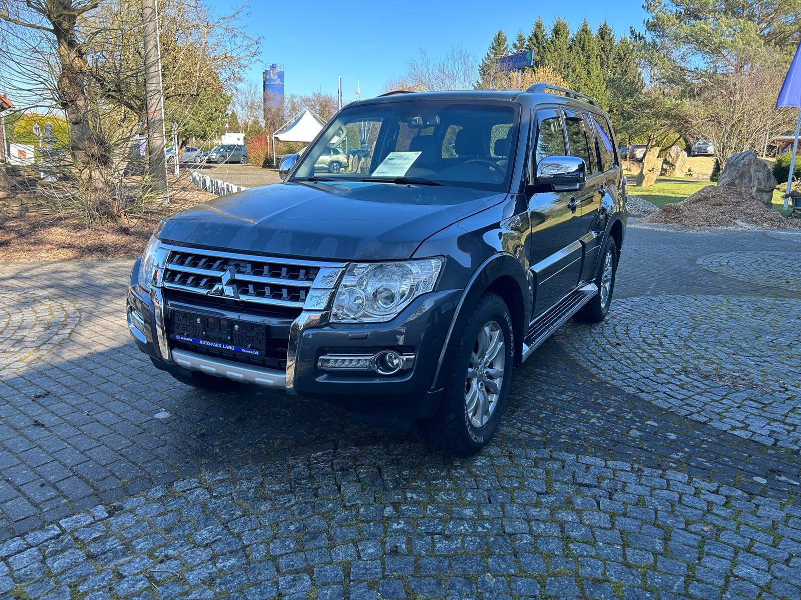 Mitsubishi Pajero 3.2 DI-D Top*AHK*7Sitzer*Navi