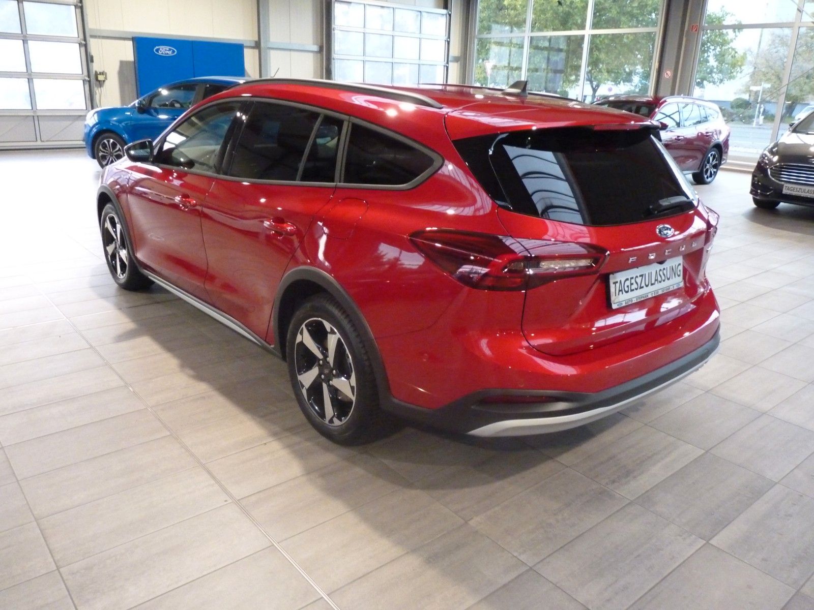 Fahrzeugabbildung Ford Focus Turnier Active X Automatik/Navi