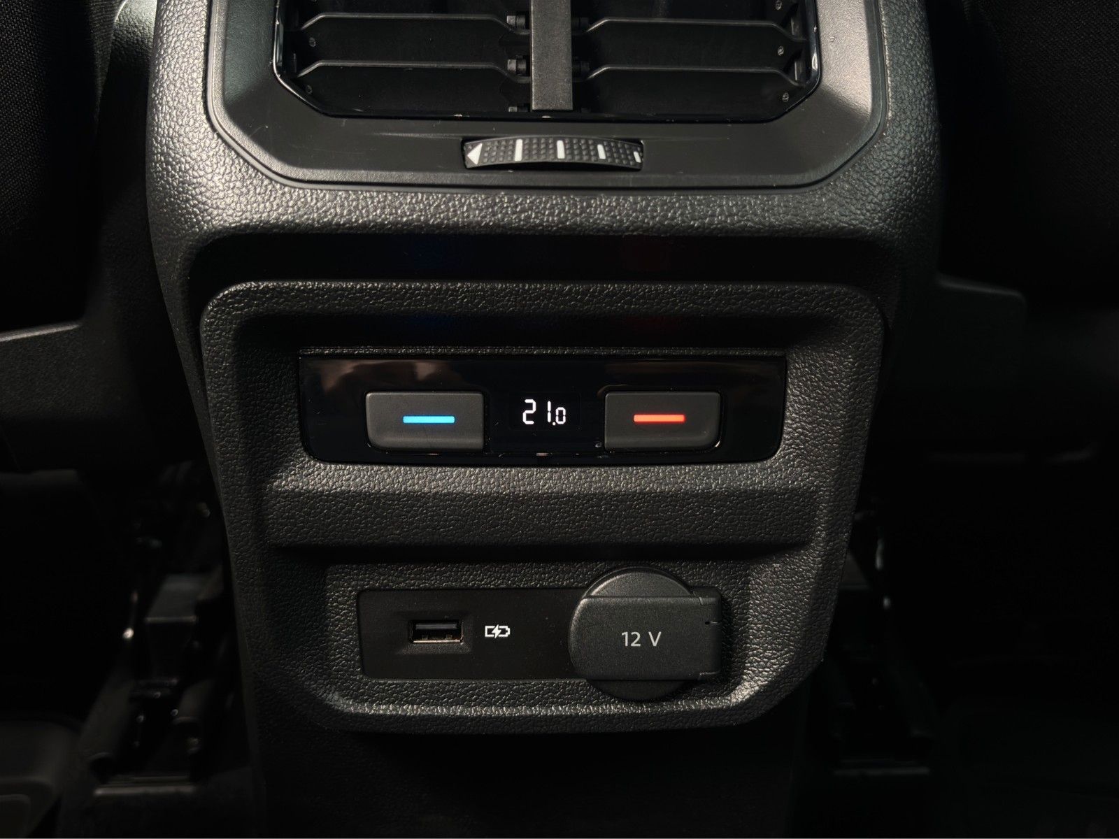 Fahrzeugabbildung Volkswagen Tiguan R-Line 4Motion*Sportauspuff*Dig.Cock*AHK*