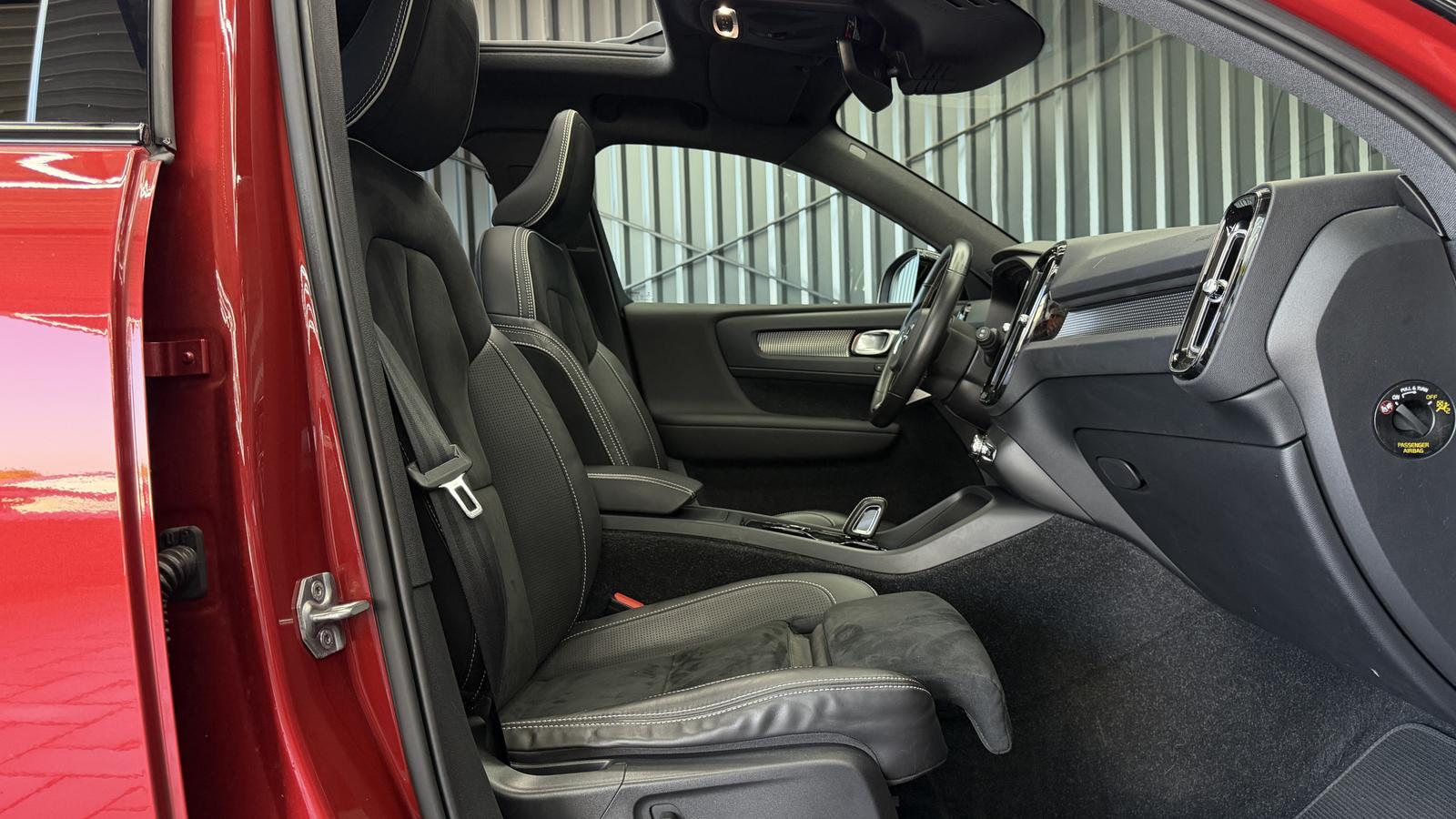 Volvo XC40 R Design 2WD*PANO*KAMERA*HARMAN-KARDON*LANE