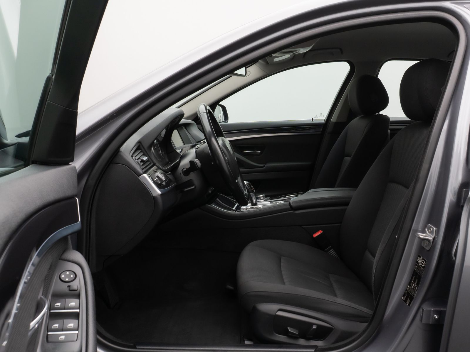 Fahrzeugabbildung BMW 520d Navi Sitzhzg Bi-Xenon PDC Tempomat
