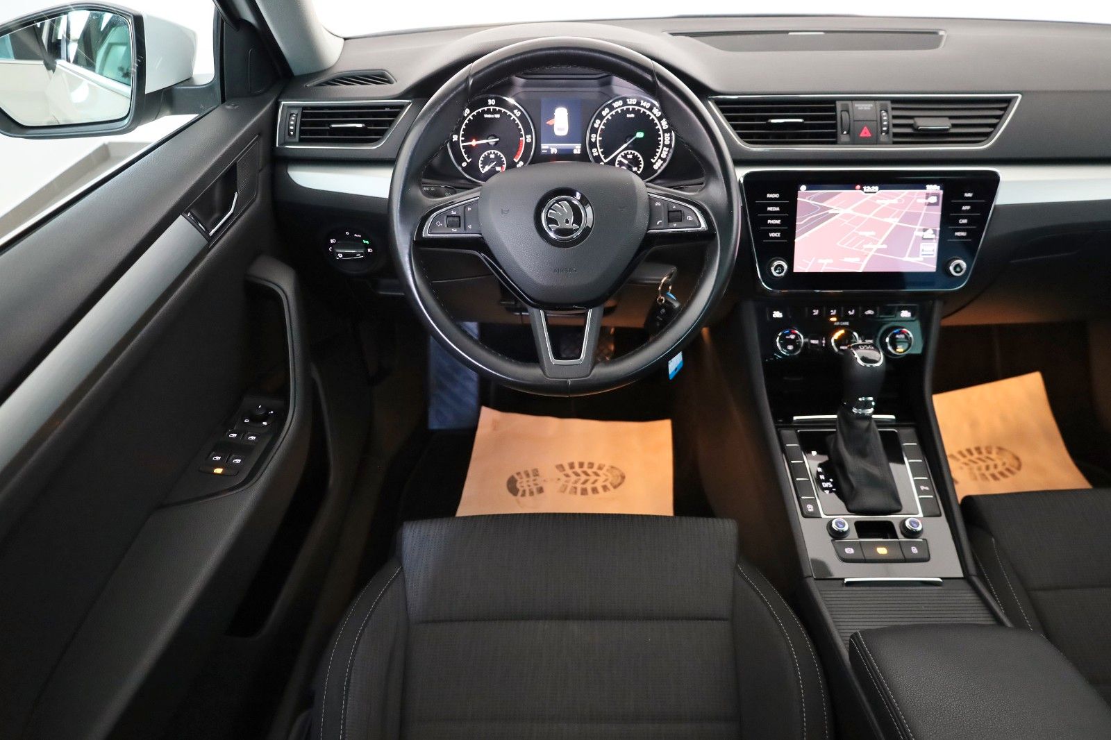 Fahrzeugabbildung SKODA Superb Combi Ambition Navi,Bi-Xenon,Kamera,SR+WR