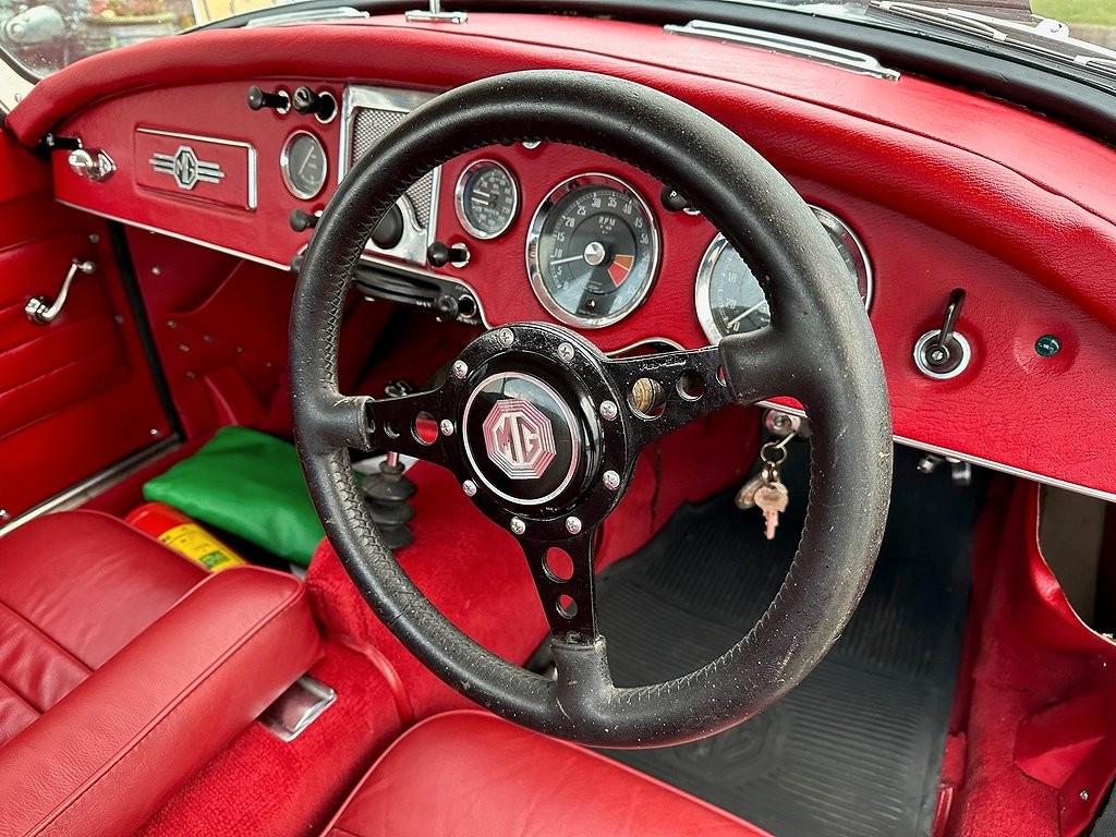 MG MGA