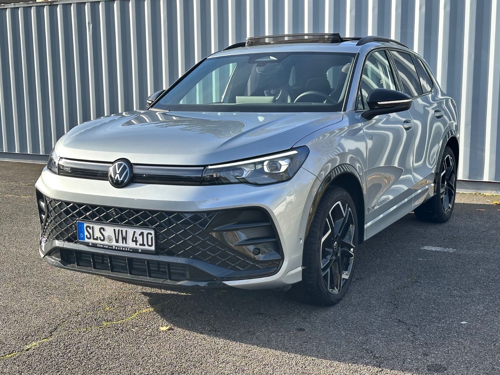 Fahrzeugabbildung Volkswagen Tiguan 1.5 eTSI R-Line*Panorama-Dach*AHK*SHZ*LHZ