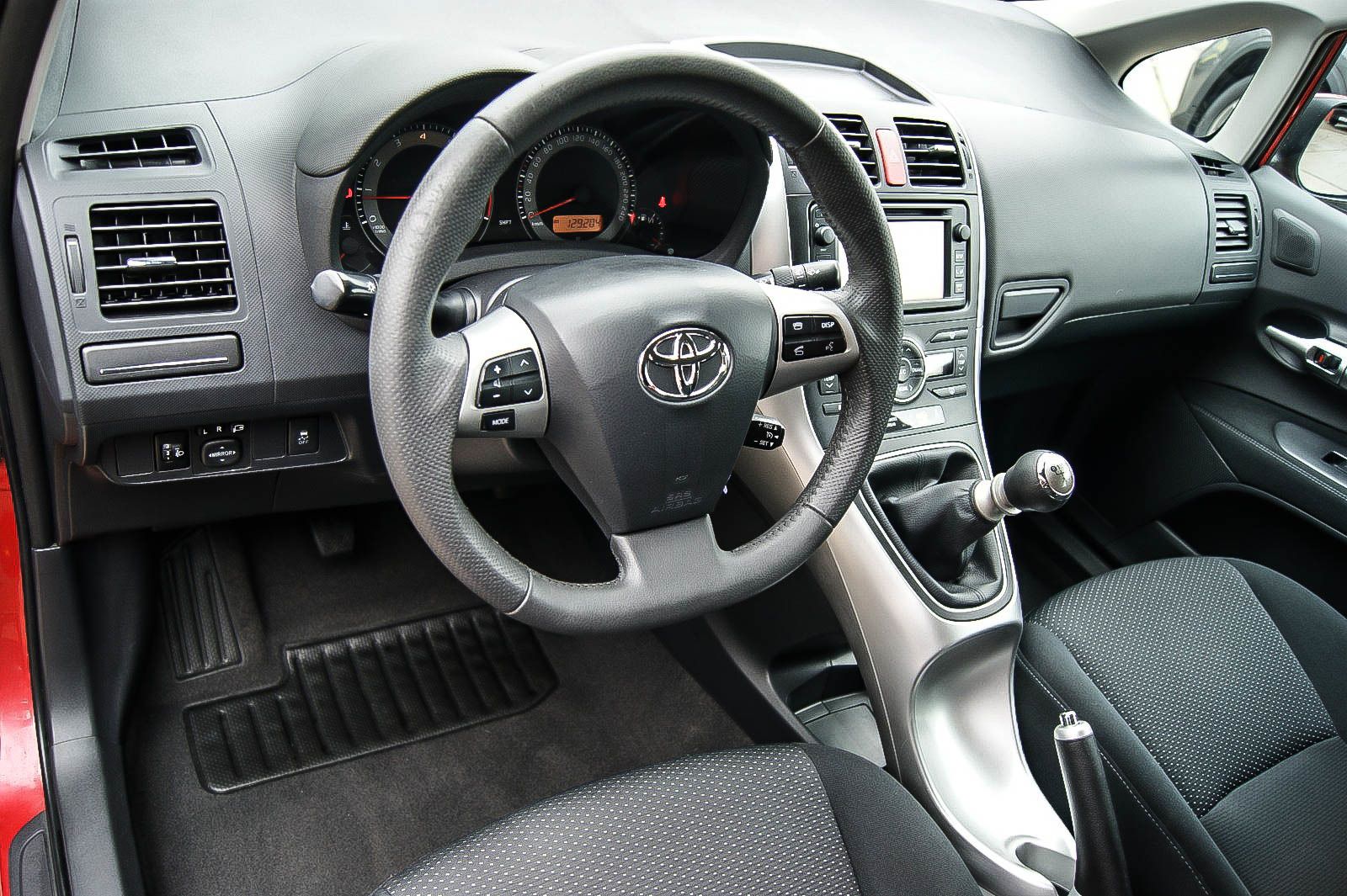 Fahrzeugabbildung Toyota Auris 1.6 Valvematic Travel NAVIGATION PDC 1HAND