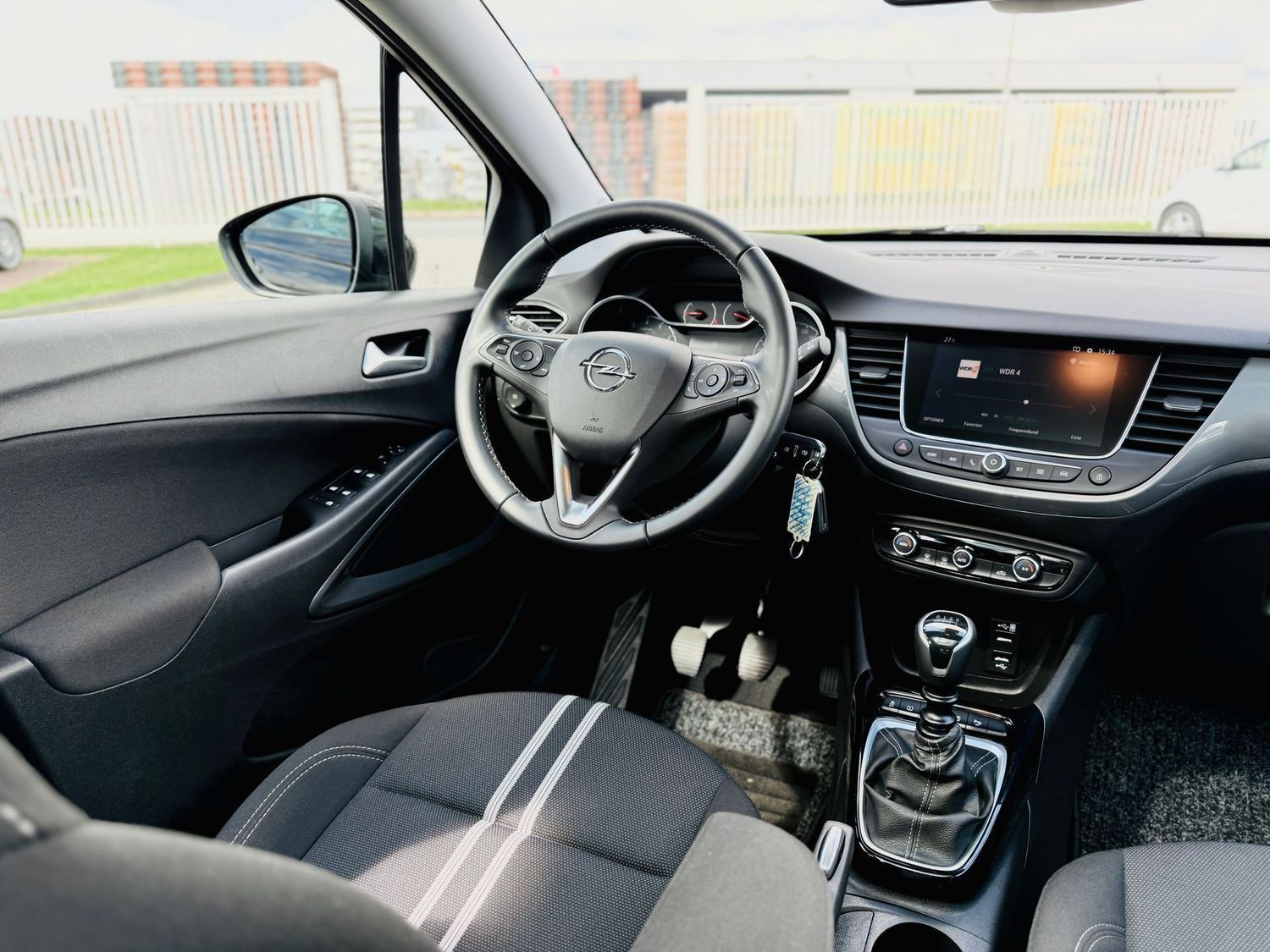 Fahrzeugabbildung Opel Crossland X 1,2 T ELEG., Navi, Panod, LED, RFK,