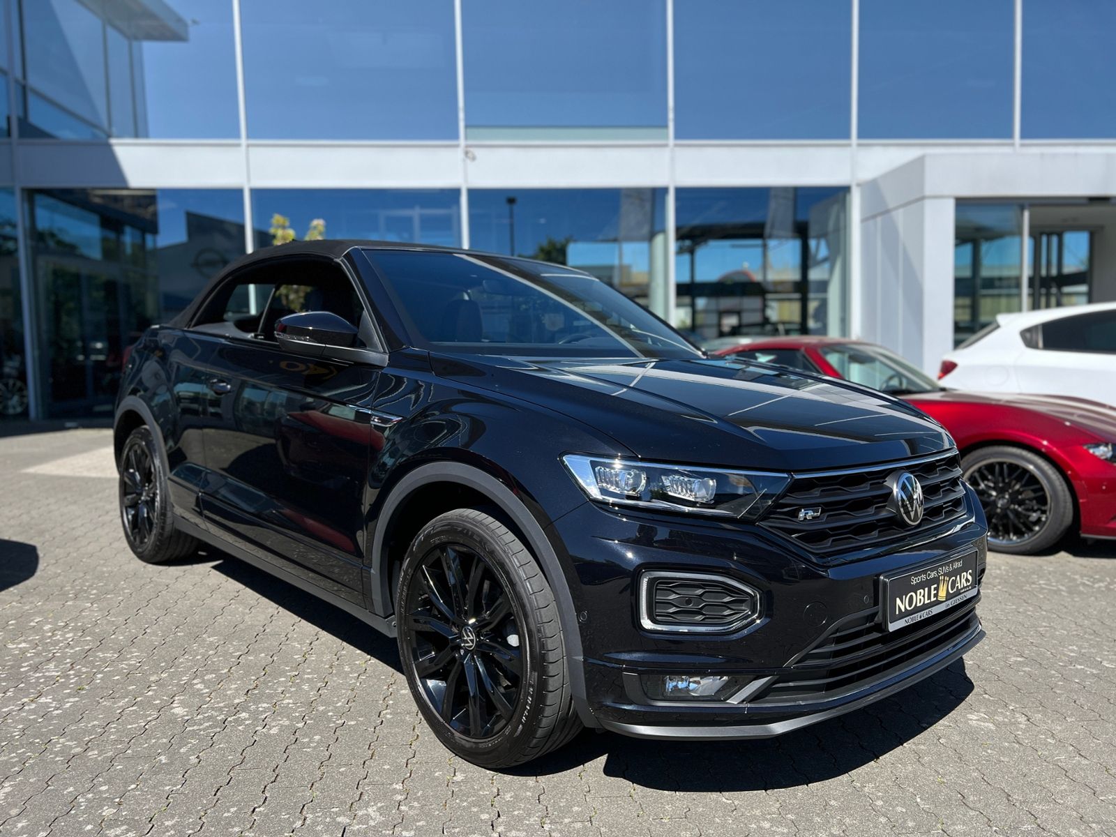 Fahrzeugabbildung Volkswagen T-Roc Cabriolet R Line Black AHK BEATS KEYLESS
