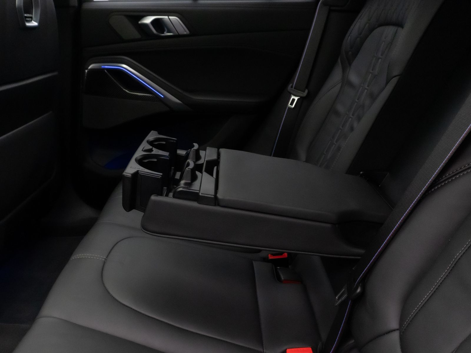 Fahrzeugabbildung BMW X6 xD30d M Sport Pro Panorama 360°HUD H/K 22Zoll