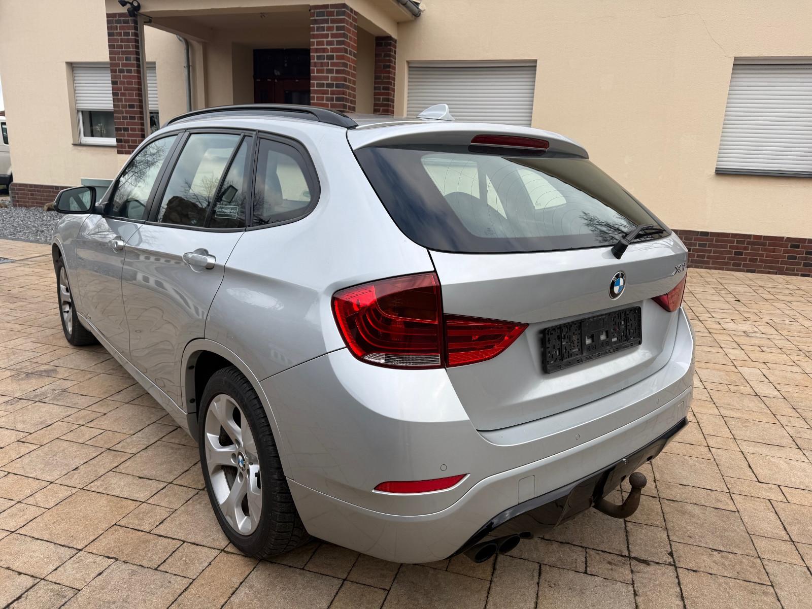 BMW X1 2.8 i+M-Optik+Leder+Panorama+AHK+