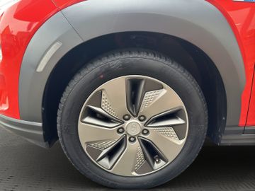 Hyundai KONA ELEKTRO STYLE + NAVIGATION - SOH 91,8%