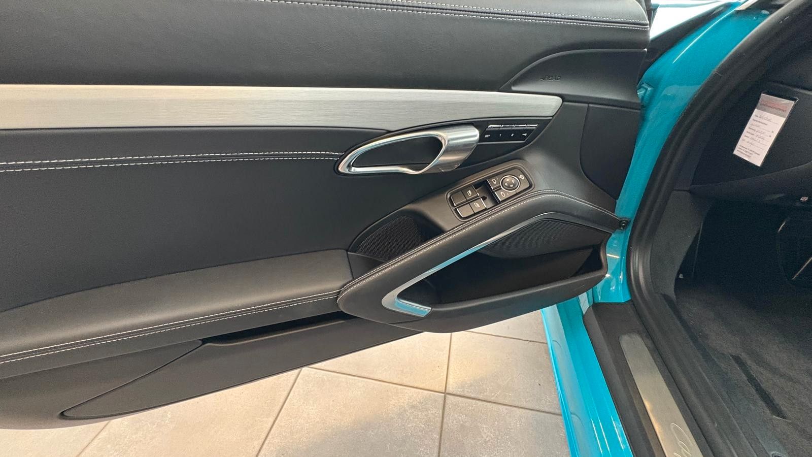 Fahrzeugabbildung Porsche Cayman 718 GTS  18 fach sitze/keramik