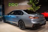 BMW M760e xDrive - graue BMW M760