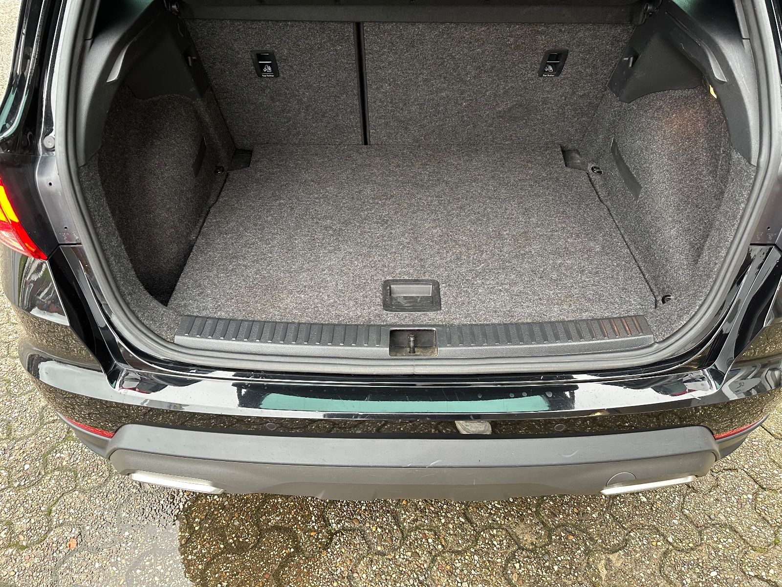 Fahrzeugabbildung SEAT Arona FR 1.5 TSI DSG Navi/LED/ACC/Dinamica