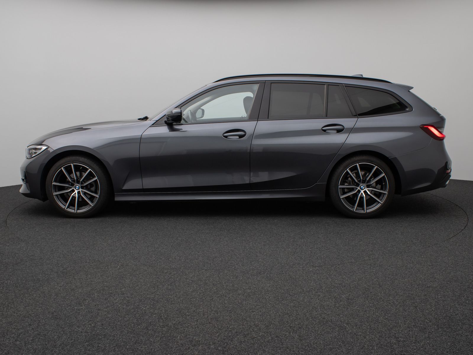 Fahrzeugabbildung BMW 320d xD  Sport Line Panorama DAB H/K Stop&Go AHK