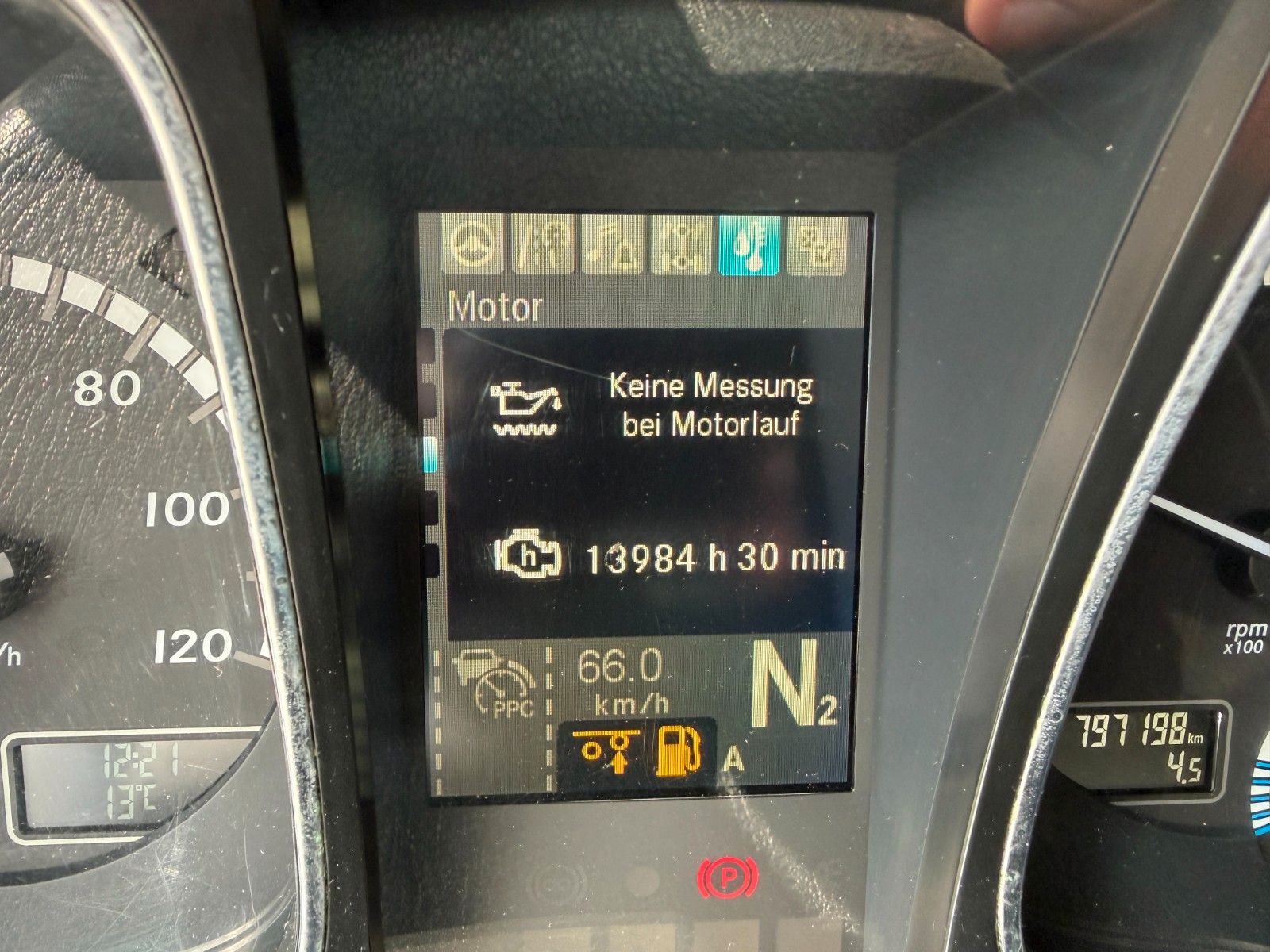 Fahrzeugabbildung Mercedes-Benz Actros 2542 L 6x2 Standklima Retarder