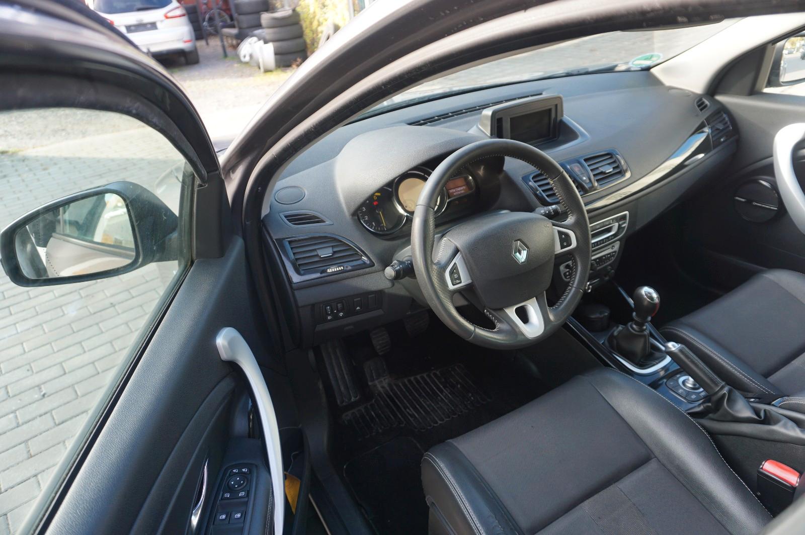 Renault Megane 2011 — photo 11