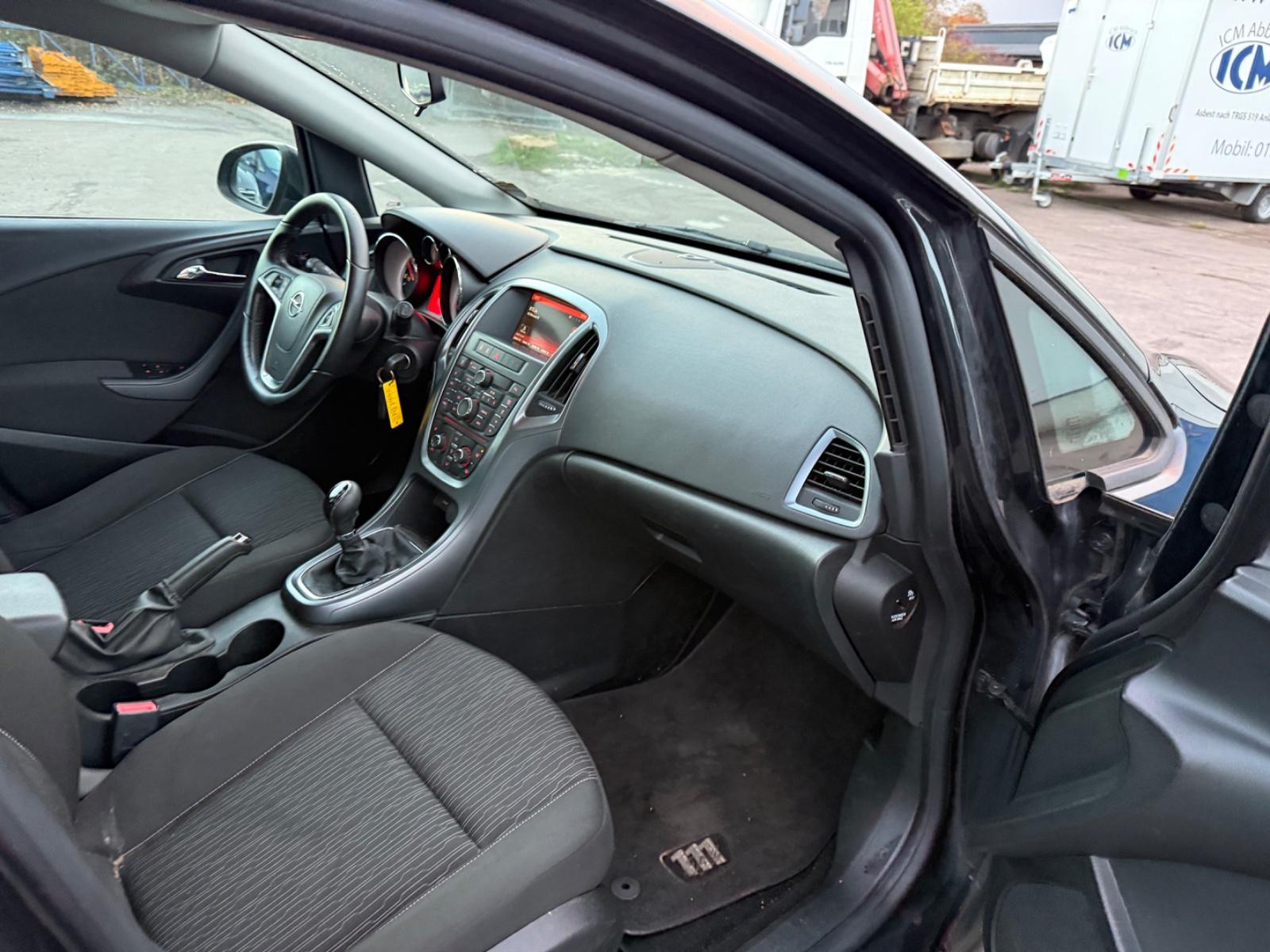 Opel Astra 2015 — photo 28