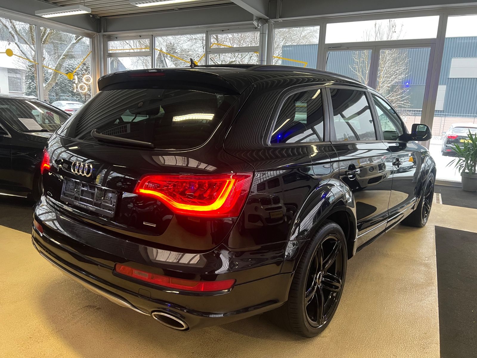 Fahrzeugabbildung Audi Q7 3.0 TDI  quattro S line V12 Paket *7.SITZER*