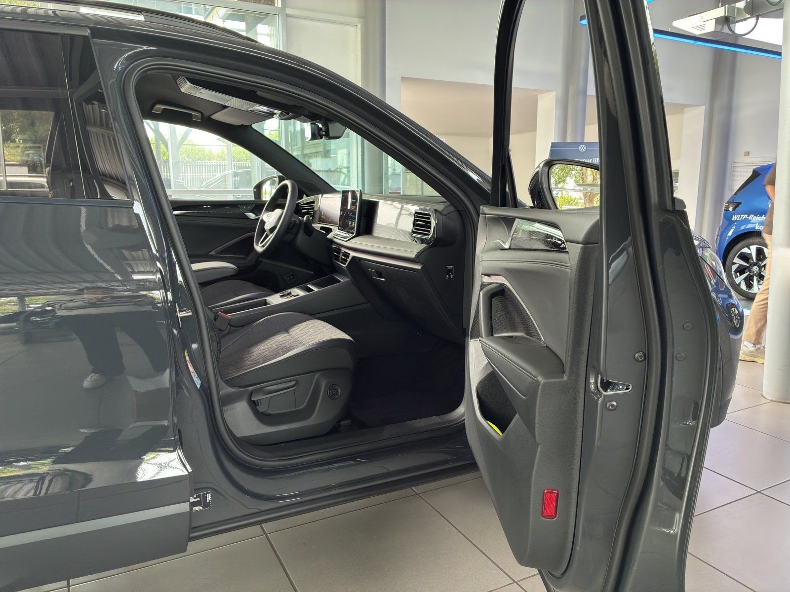 Fahrzeugabbildung Volkswagen Tiguan 2.0 TSI 4Motion W Life 360,AHK,Kamera,LED