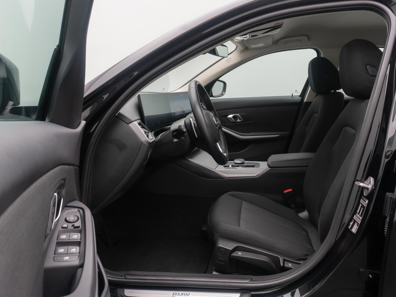 BMW 318i  Widscreen PDC GeschwindigReg DAB Cockpit+