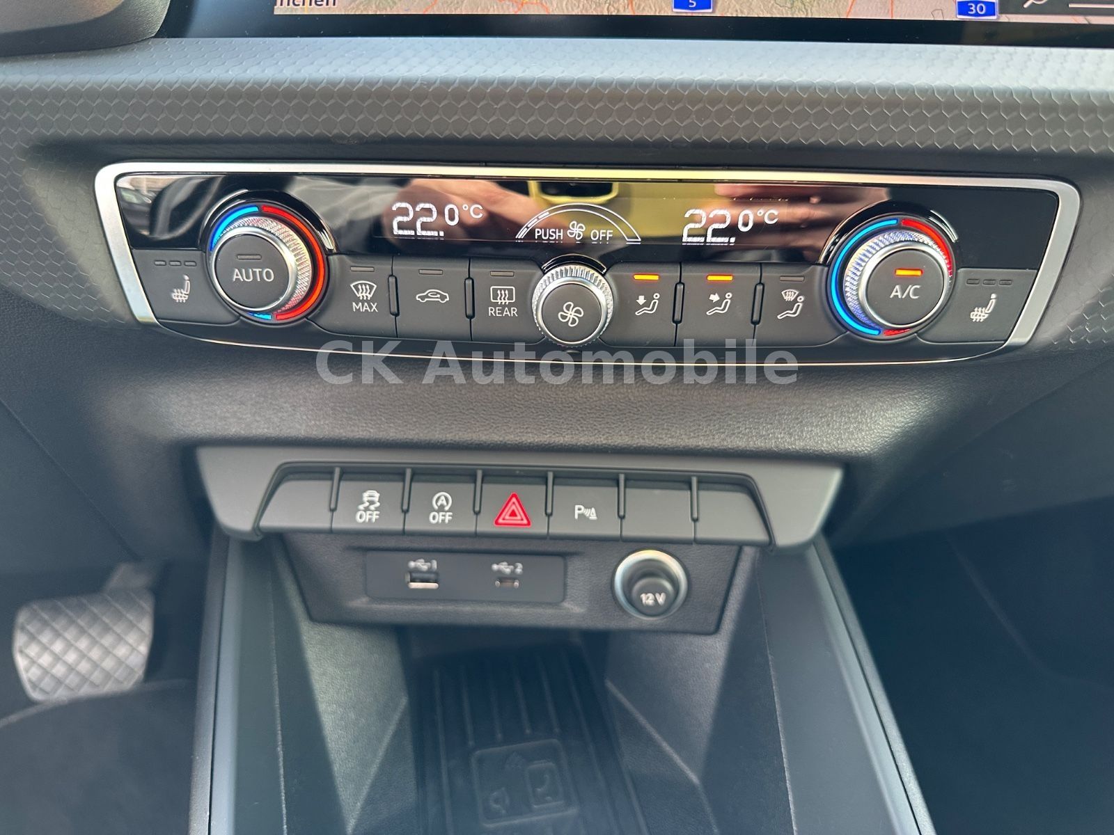 Fahrzeugabbildung Audi A1 Sportback 30 TFSI DSG S-Line/MMI Plus/PDC