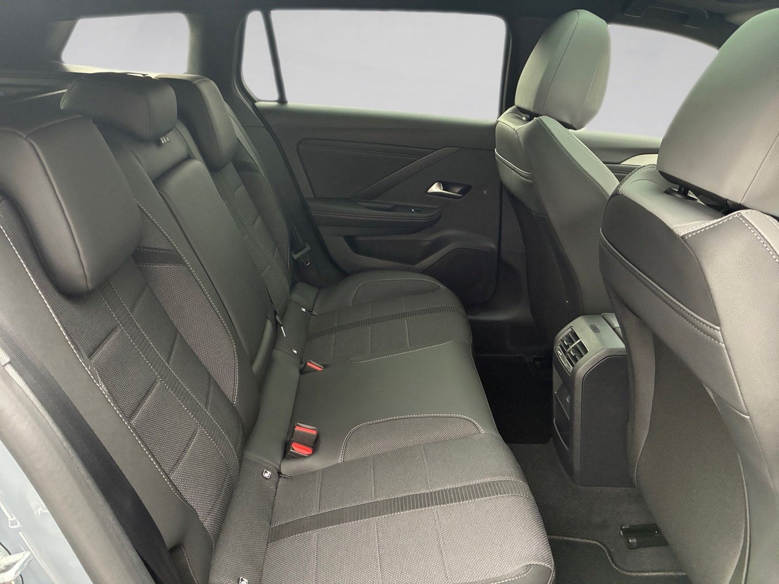 Fahrzeugabbildung Opel Astra L SportsTourer Ultimate Kamera,Sitzh.,LED