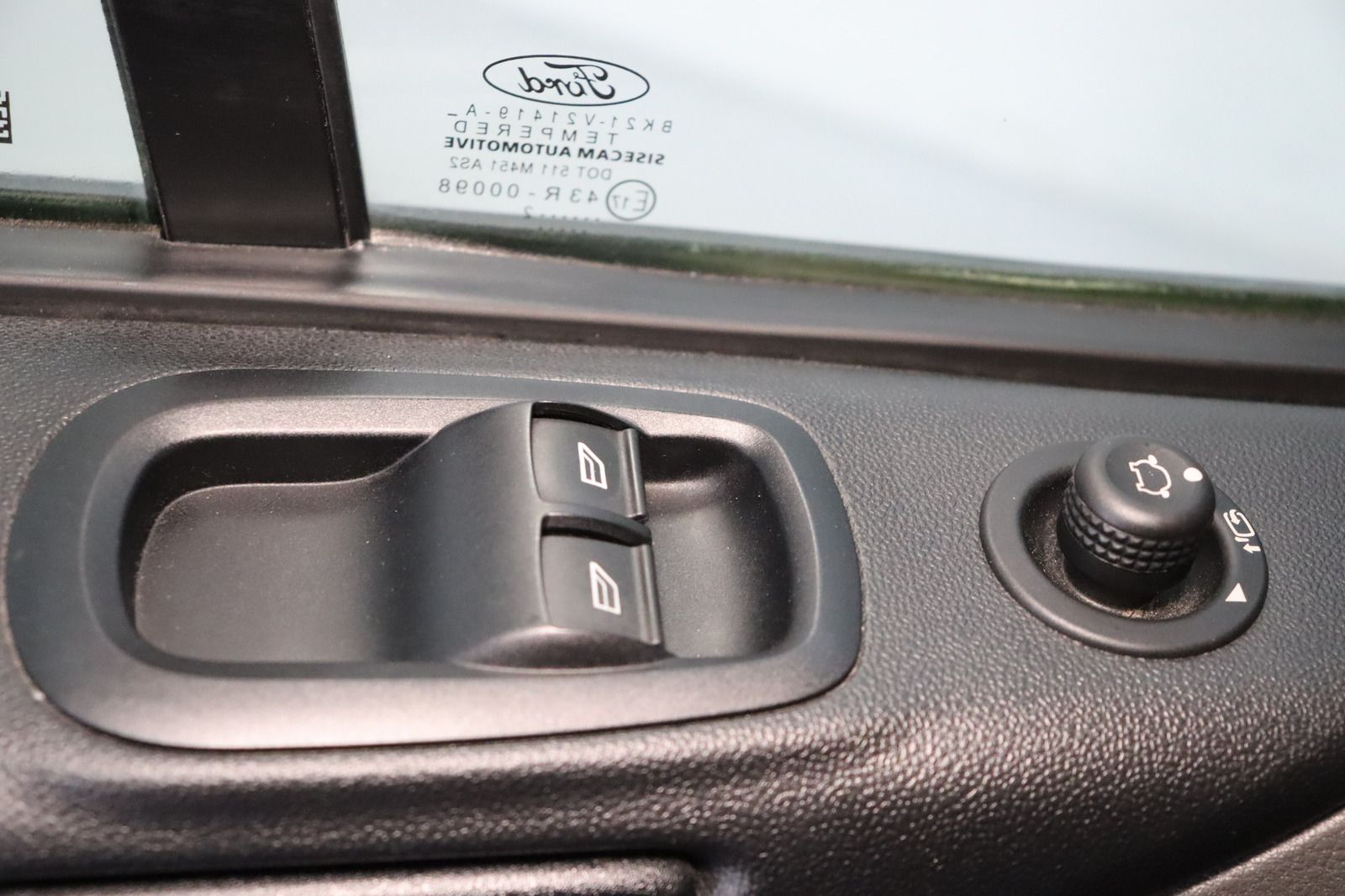 Fahrzeugabbildung Ford Transit Custom Kasten * L2 * Lang * AHK * PDC