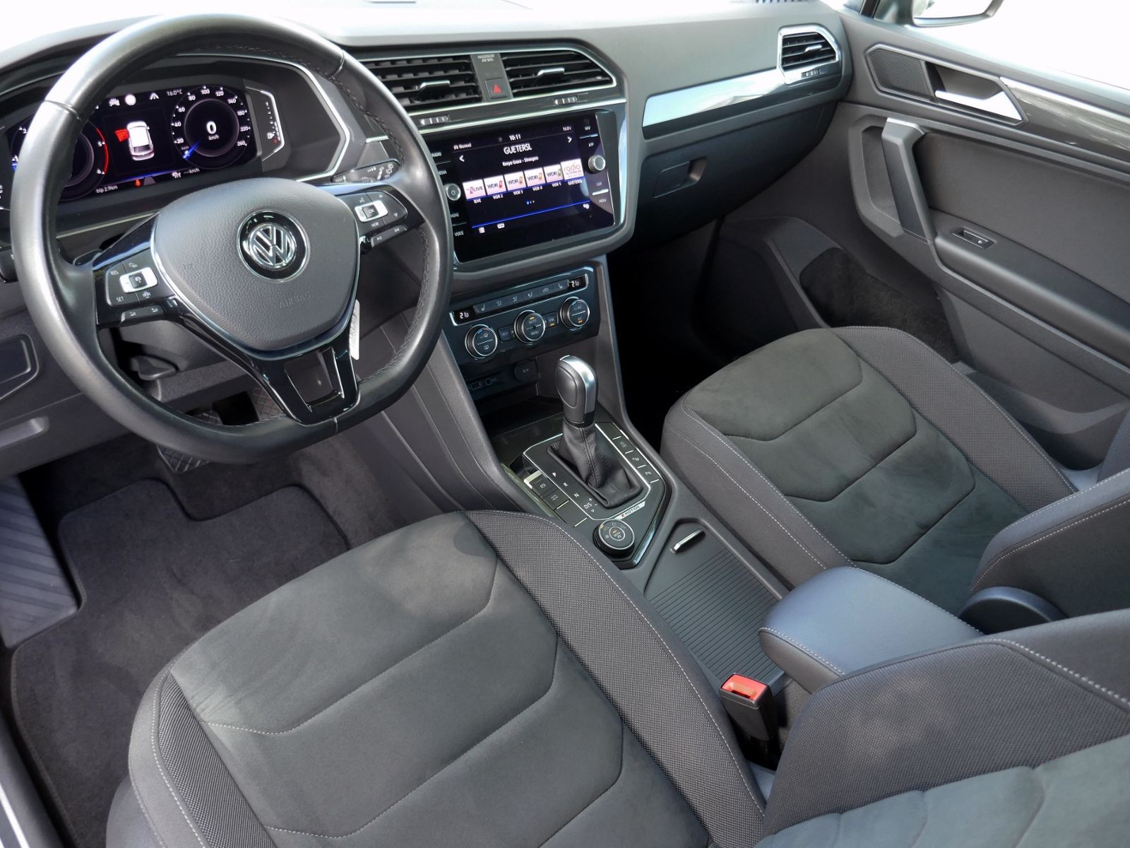 Fahrzeugabbildung Volkswagen Tiguan Highline 2.0 TDI 4MOTION LED AHK RFK ACC
