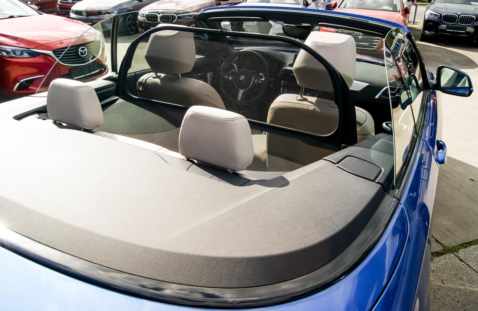 Fahrzeugabbildung BMW 220 d Cabrio M Sport Estoril NAVI LED KAMERA AHK