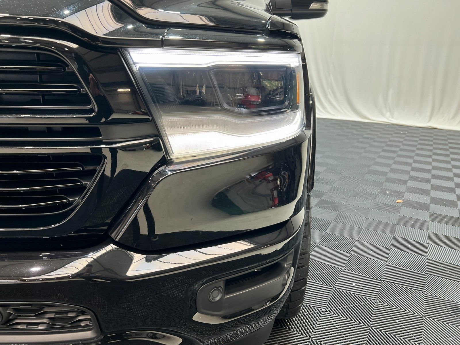 Fahrzeugabbildung Dodge RAM 1500 Laramie Crew Cab Longbed 4x4 *LPG/AHK*
