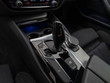 Fahrzeugabbildung BMW 520i Tour M Sport AHK HUD HI-FI  Kamera