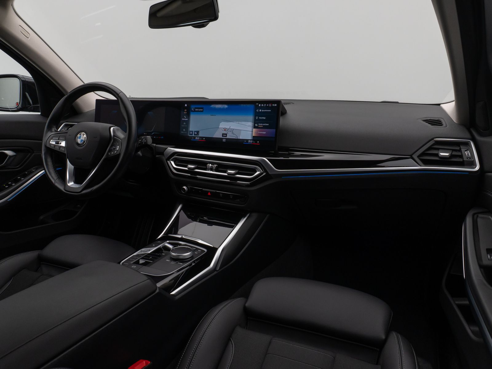 Fahrzeugabbildung BMW 318d Kamera DAB HiFi HUD Leder Komfort Sport LED